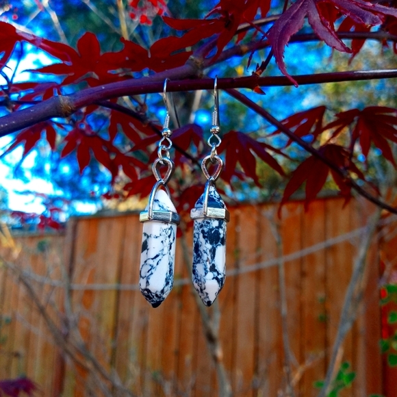 Howlite chakra Point earrings - Picture 4 of 4